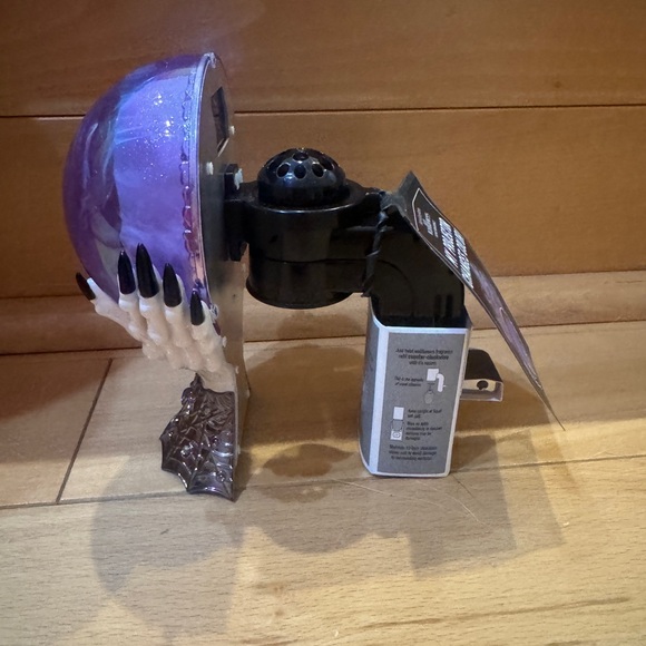 Bath and body works Halloween 2024 Wallflower - Picture 2 of 4